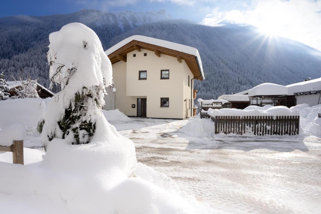 Berg' & Bluamen Appartements Stubai Neustift im Stubaital Zewnętrze zdjęcie